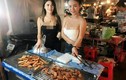 Hot girl Thái bán chuối chiên ăn mặc "mát mẻ" giữa chợ ai cũng ngoái nhìn