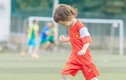 Em bé lai bất ngờ nổi tiếng vì cổ vũ đội tuyển Việt Nam tại AFF Cup 2018