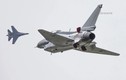 Mang được siêu tên lửa, J-10 Trung Quốc không còn sợ F-16?
