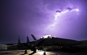 Máy bay chiến đấu chống chịu với bão bằng cách nào