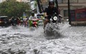 Mưa lớn, nhiều khu vực ở TP Hồ Chí Minh ngập nặng 