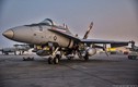 Đẹp mê hồn quy trình bảo dưỡng, lắp hoả lực cho F/A-18 của Mỹ