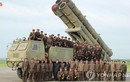 Cận cảnh bệ phóng rocket đa nòng khổng lồ của Triều Tiên