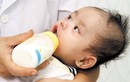 Trẻ dưới 1 tuổi tránh dùng sữa tươi