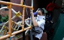 Người biểu tình cố thủ trong đại học Hong Kong, thề không đầu hàng cảnh sát