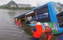 Trung Quốc: Xe buýt chở học sinh đi thi đại học lao xuống hồ