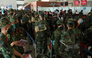 Hình ảnh gần 300 bác sĩ, học viên quân y vào TP.HCM chống dịch