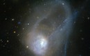 Hệ thống hai thiên hà va chạm tạo ra hình ảnh huyền ảo