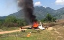 Ảnh: Lửa cháy ngùn ngụt tại hiện trường máy bay quân sự rơi ở Khánh Hòa