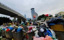 Rác lại ngập đường phố Hà Nội vì dân chặn bãi rác Nam Sơn