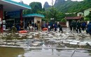 Cận cảnh cứu cây xăng bị rò rỉ trong mưa lũ ở Quảng Ninh
