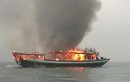 Tàu khách chở 25 người bốc cháy trên Vịnh Hạ Long 