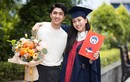 Bạn trai đến mừng Á hậu Phương Nga tốt nghiệp đại học loại giỏi