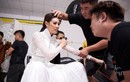 Ảnh Khánh Vân bật khóc khi thử trang phục cho Miss Universe