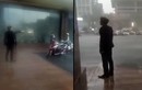 Bảo vệ khách sạn Grand Plaza đuổi người trú mưa, dân tình ầm ầm đòi tẩy chay