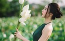 Chụp ảnh cùng hoa sen, nữ DJ đẹp thùy mị chuẩn Việt Nam