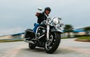 Cầm lái Harley Road King 2017 giá 1,1 tỷ tại Việt Nam