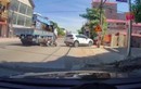 Video: Lao vào ô tô, nam thanh niên suýt bị xe đầu kéo cán nát chân