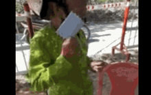 Video: Màn đối đáp xúc động của cán bộ trực chốt và cụ bà ở Quảng Nam