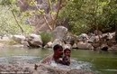 Video: Kinh hoàng 3 thanh niên vô tình ghi cảnh mình chết đuối ở hồ sâu
