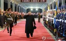 Dân chào đón tàu bọc thép của Chủ tịch Kim Jong-un trở về Triều Tiên