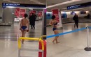 Video: Gái trẻ "cởi sạch", khỏa thân dạo quanh sân bay