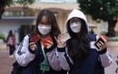 Ngày đầu trở lại trường: Học sinh Hà Nội lì xì thơ phòng chống dịch cho bạn bè
