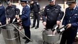 Trung Quốc đổ 3.000 chai, thùng... vang giả