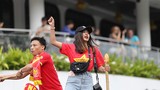 “Phát sốt” nhan sắc nữ phóng viên Thái Lan theo chân đội tuyển Việt Nam