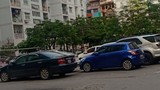 Hà Nội: Bãi trông giữ xe không phép ngang nhiên lấn chiếm lòng đường, vỉa hè