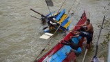13 công nhân mắc kẹt giữa sông ở Quảng Ngãi được giải cứu