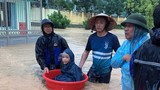 Cảnh báo mùa mưa lũ: Học sinh Quảng Ninh dùng chậu để chạy lũ
