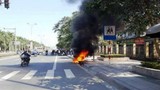 Châm lửa đốt xe máy sau khi bị CSGT xử phạt