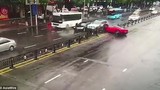 Video: Phá tan siêu xe Ferrari 15 tỷ đồng sau vài phút ngồi trên ghế lái