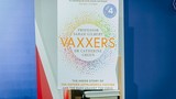 Vaxxers - cuốn sách kể về hành trình phi thường phát triển vắc xin AstraZeneca