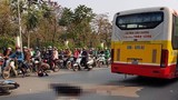 Va chạm xe bus, người đàn ông đi xe máy bị cán chết thảm