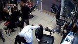 Điều tra nổ súng bắn nhau kinh hoàng ở tiệm cắt tóc?