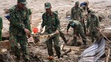 500 cán bộ, chiến sĩ cùng nghiệp vụ dầm mưa tìm người mất tích ở Trà Leng