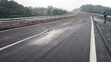 Vì sao cao tốc Nội Bài - Lào Cai vừa thông xe đã nứt?