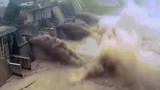 Video: Cảnh mở đập xả lũ “rợn người” ở Trung Quốc