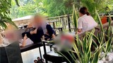 Giữa quán cafe, nhóm nữ sinh cấp 3 "phì phèo thuốc lá" khiến nhiều người giật mình