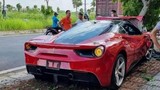 Video: Khoảng khắc chiếc Ferrari 488 GTB tai nạn "nát đầu" ở Hà Nội