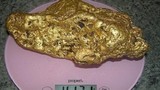 Thợ máy xúc múc được cục vàng 10kg nguyên khối