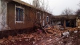 Đống đổ nát sau đợt pháo kích tại khu vực phía Đông Ukraine