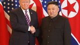 Video: Cái bắt tay giữa Tổng thống Mỹ Donald Trump và Chủ tịch Kim Jong-un