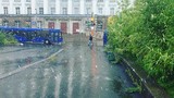Video: Tuyết rơi trắng xóa giữa mùa hè ở thành phố Nga
