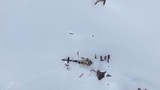 Video: Khoảnh khắc máy bay du lịch đâm trúng trực thăng khiến 7 người chết