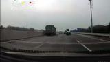 Video: Xe ben liều mạng chạy ngược chiều trên cao tốc, suýt gây thảm họa