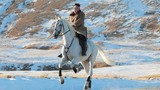 Ông Kim Jong Un cưỡi ngựa cực đẹp giá siêu khủng 