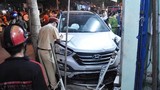 Hiện trường kinh hoàng ôtô “điên” tông hàng loạt người xe